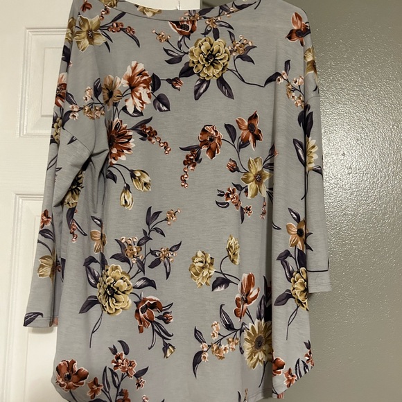 Large dear Scarlett light grey half sleeve top - Picture 3 of 8